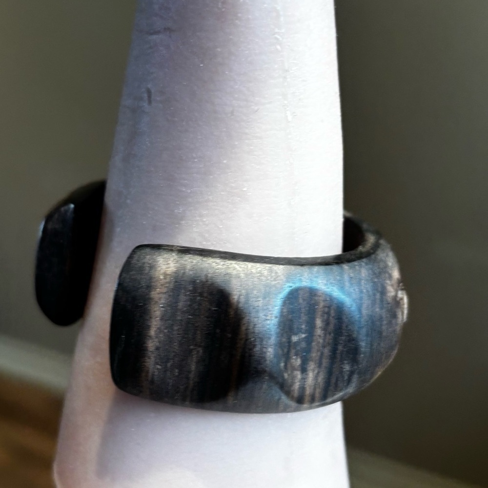 Vintage Hand-Carved Dark Wood Leaf Cuff Bangle - Picture 8 of 11